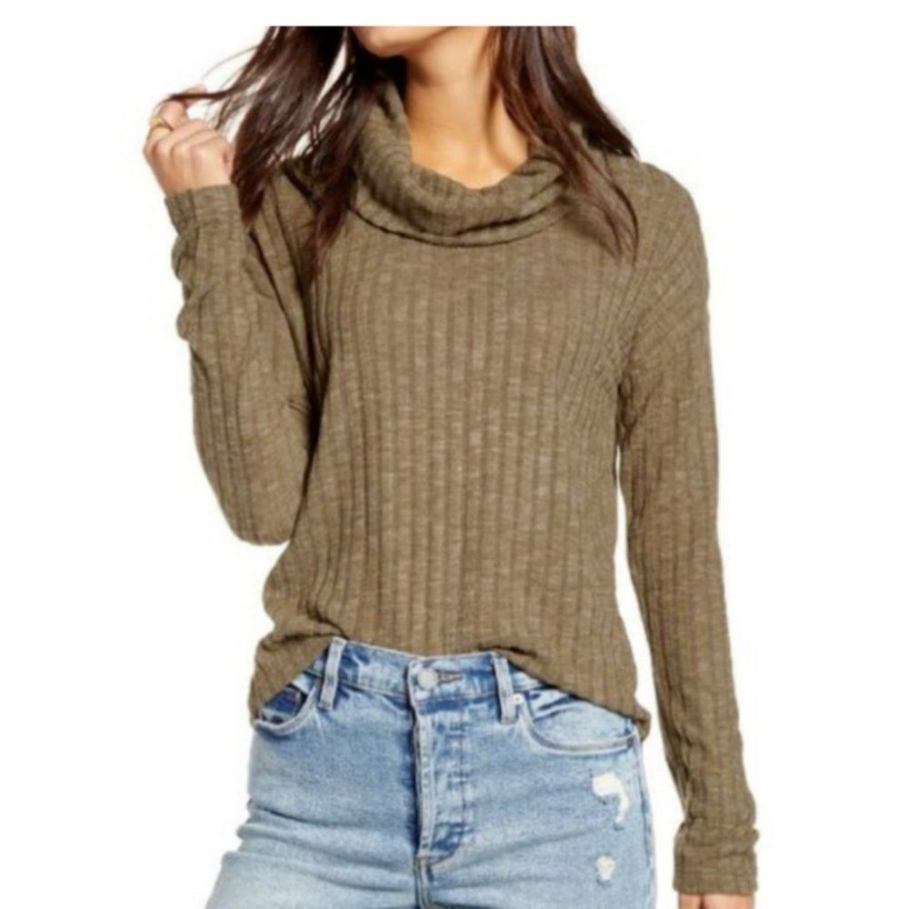 BP. Green Long Sleeve Ribbed Turtle Neck  (Pilling on Fabric)